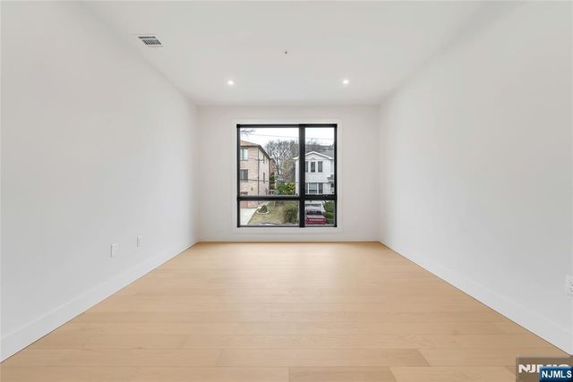 2220 Mackay Avenue B, Fort Lee, NJ 07024