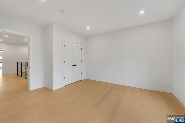 2220 Mackay Avenue B, Fort Lee, NJ 07024