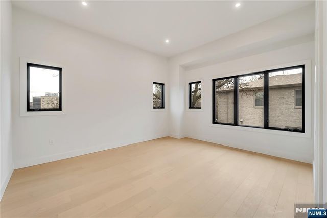 2220 Mackay Avenue B, Fort Lee, NJ 07024