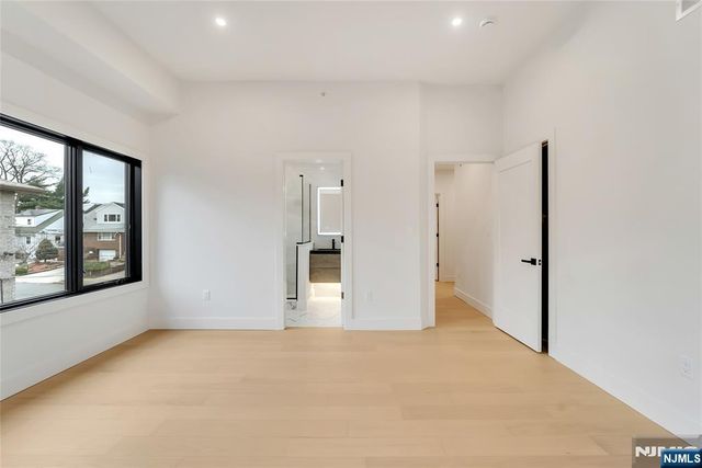 2220 Mackay Avenue B, Fort Lee, NJ 07024