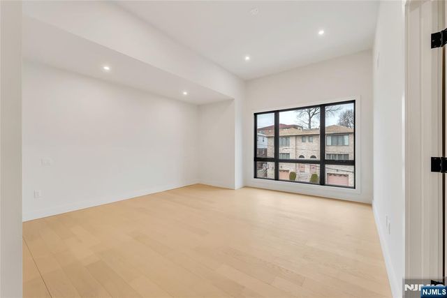 2220 Mackay Avenue B, Fort Lee, NJ 07024