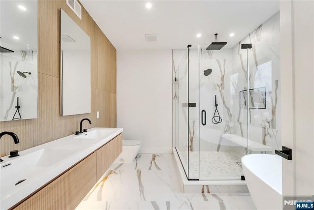 2220 Mackay Avenue B, Fort Lee, NJ 07024