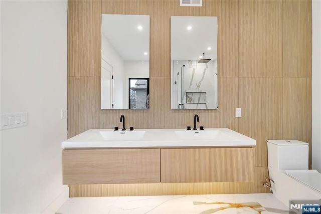 2220 Mackay Avenue B, Fort Lee, NJ 07024