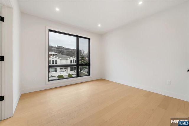 2220 Mackay Avenue B, Fort Lee, NJ 07024