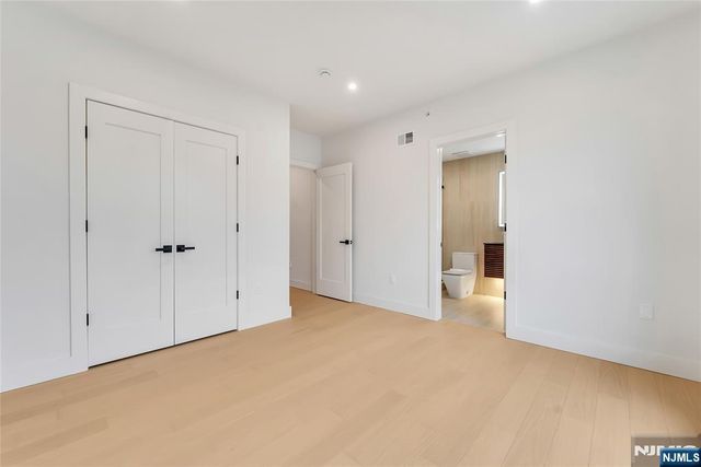 2220 Mackay Avenue B, Fort Lee, NJ 07024