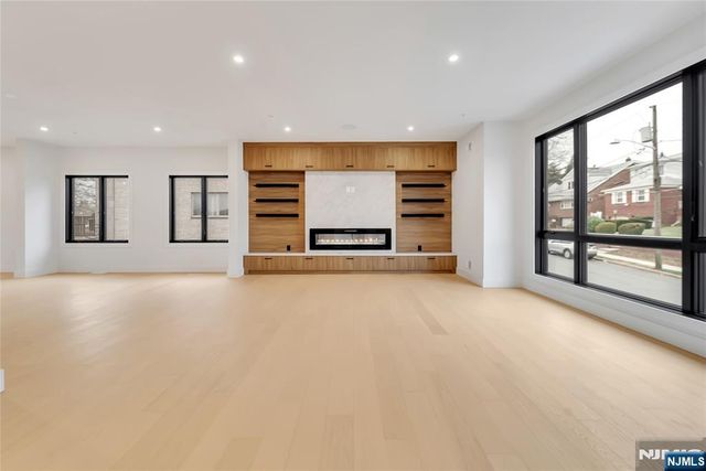 2220 Mackay Avenue B, Fort Lee, NJ 07024