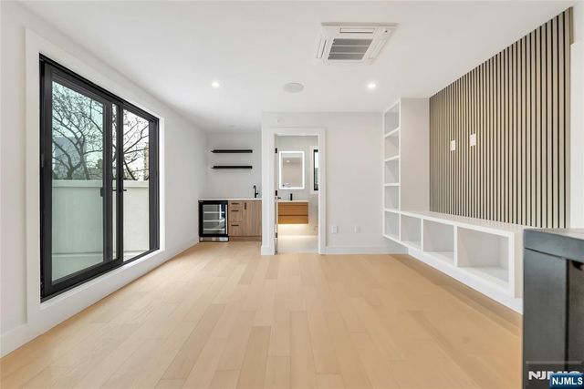 2220 Mackay Avenue B, Fort Lee, NJ 07024