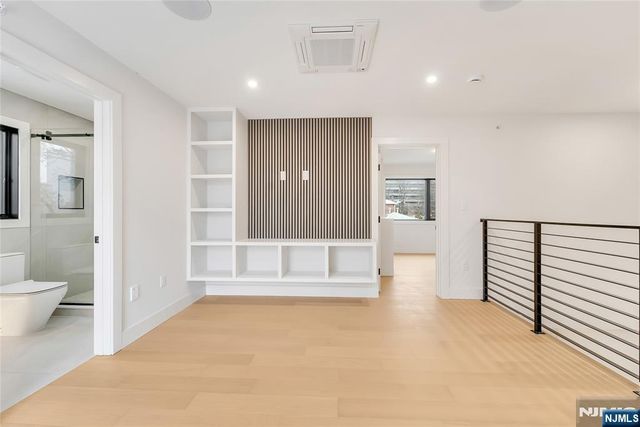 2220 Mackay Avenue B, Fort Lee, NJ 07024