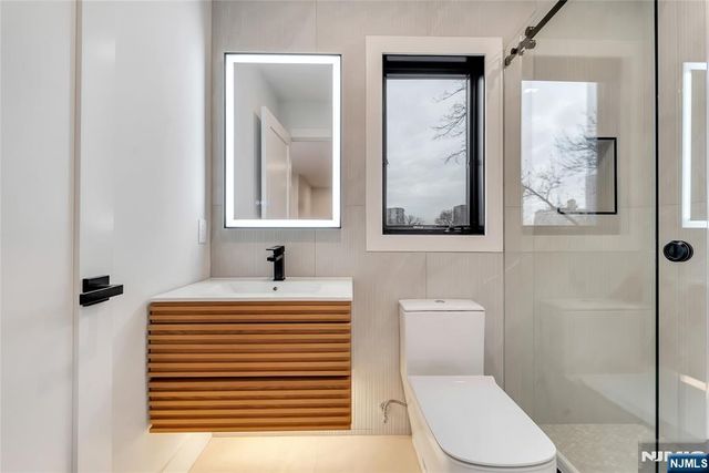 2220 Mackay Avenue B, Fort Lee, NJ 07024