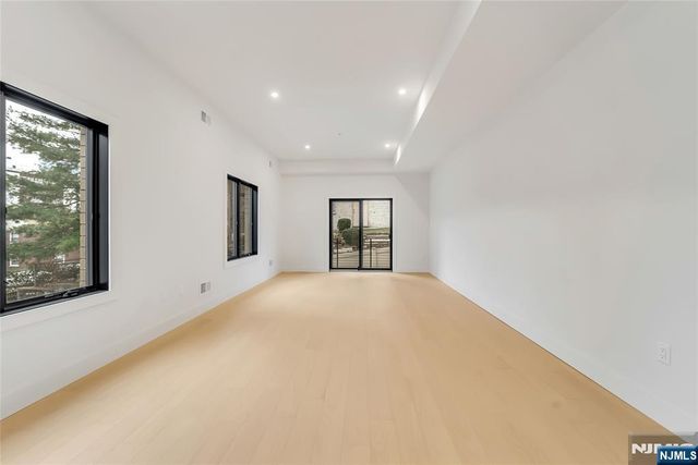 2220 Mackay Avenue B, Fort Lee, NJ 07024