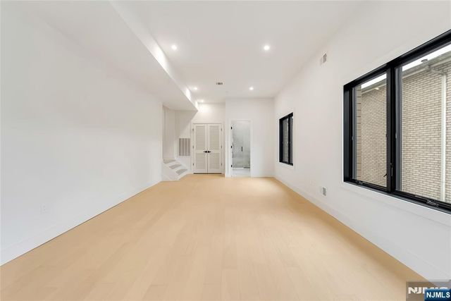 2220 Mackay Avenue B, Fort Lee, NJ 07024