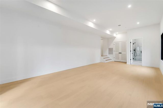 2220 Mackay Avenue B, Fort Lee, NJ 07024