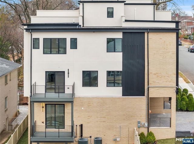 2220 Mackay Avenue B, Fort Lee, NJ 07024