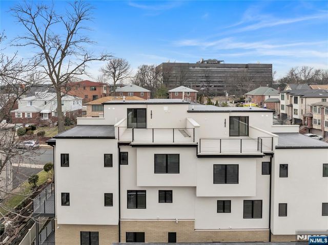 2220 Mackay Avenue B, Fort Lee, NJ 07024