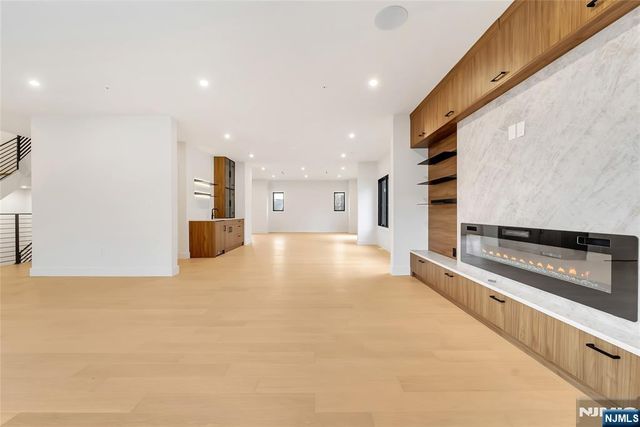 2220 Mackay Avenue B, Fort Lee, NJ 07024