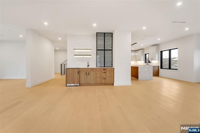 2220 Mackay Avenue B, Fort Lee, NJ 07024