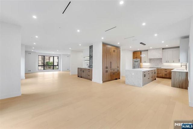 2220 Mackay Avenue B, Fort Lee, NJ 07024