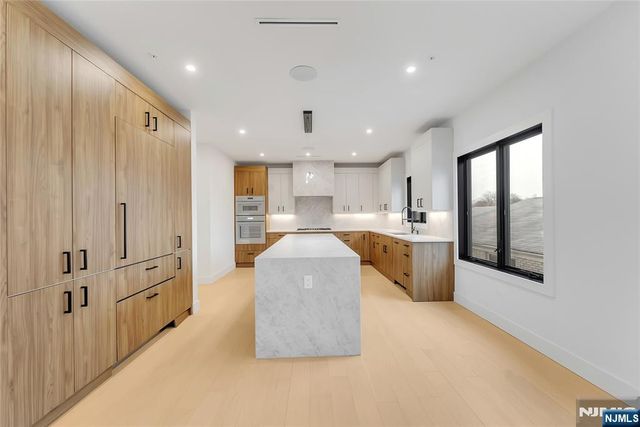 2220 Mackay Avenue B, Fort Lee, NJ 07024