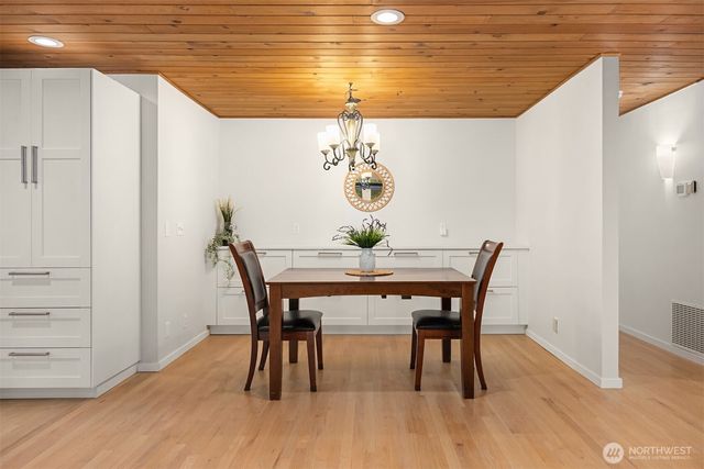 5981 Lynwood Center Road NE, Bainbridge Island, WA 98110