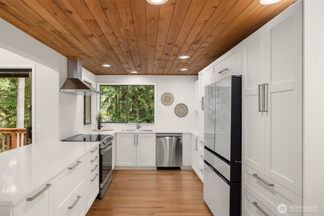 5981 Lynwood Center Road NE, Bainbridge Island, WA 98110