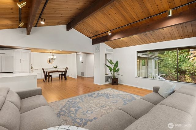 5981 Lynwood Center Road NE, Bainbridge Island, WA 98110