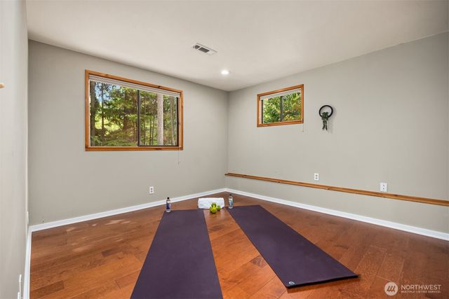 5981 Lynwood Center Road NE, Bainbridge Island, WA 98110