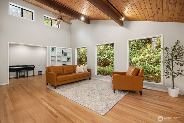 5981 Lynwood Center Road NE, Bainbridge Island, WA 98110