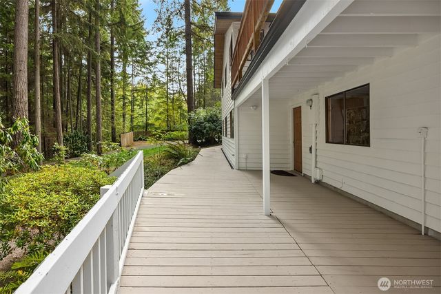 5981 Lynwood Center Road NE, Bainbridge Island, WA 98110