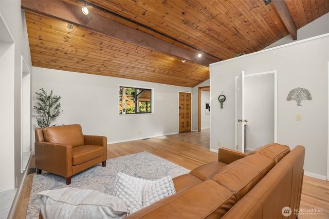 5981 Lynwood Center Road NE, Bainbridge Island, WA 98110