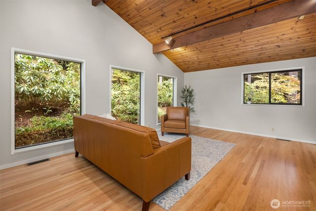 5981 Lynwood Center Road NE, Bainbridge Island, WA 98110