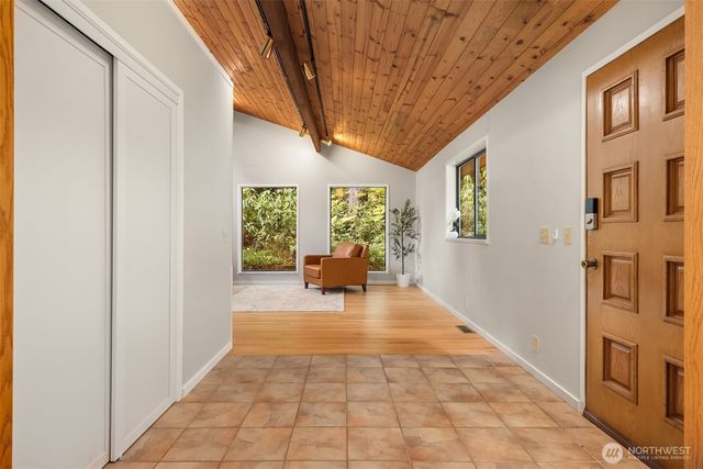 5981 Lynwood Center Road NE, Bainbridge Island, WA 98110