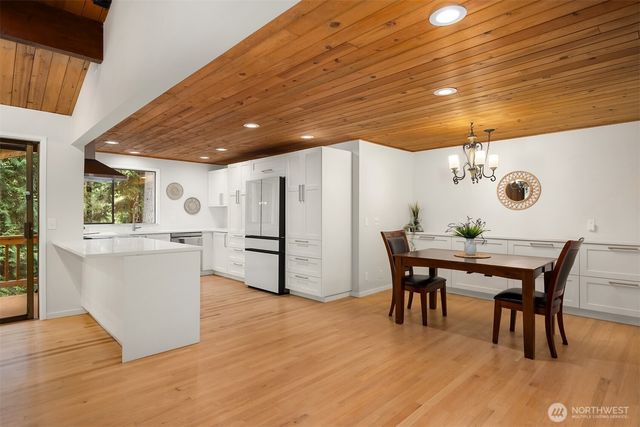 5981 Lynwood Center Road NE, Bainbridge Island, WA 98110