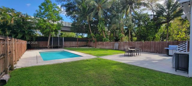 3689 SW 1st Ave, Miami, FL 33145