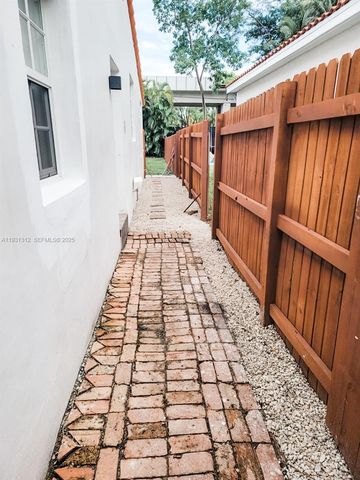 3689 SW 1st Ave, Miami, FL 33145