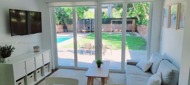 3689 SW 1st Ave, Miami, FL 33145