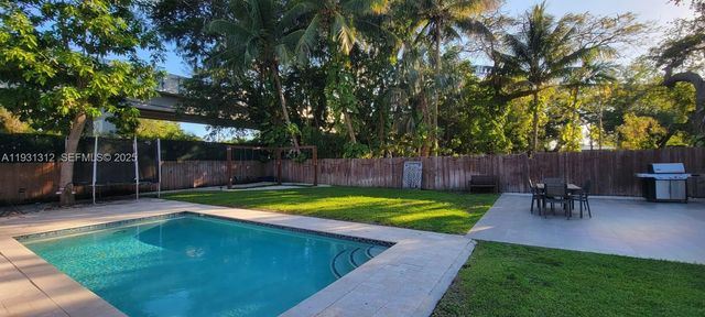 3689 SW 1st Ave, Miami, FL 33145