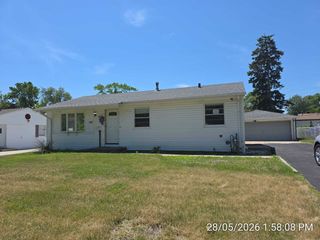 148 Pecos Circle, Carpentersville, IL 60110