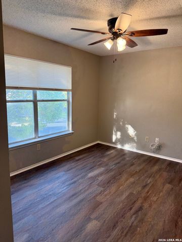 10158 Bastrop Crk, San Antonio, TX 78245