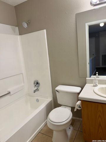 10158 Bastrop Crk, San Antonio, TX 78245