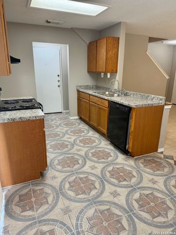 10158 Bastrop Crk, San Antonio, TX 78245