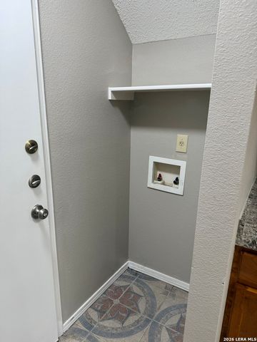 10158 Bastrop Crk, San Antonio, TX 78245