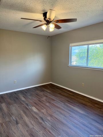 10158 Bastrop Crk, San Antonio, TX 78245