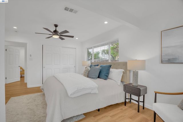 1954 Treadway Ln, Pleasant Hill, CA 94523