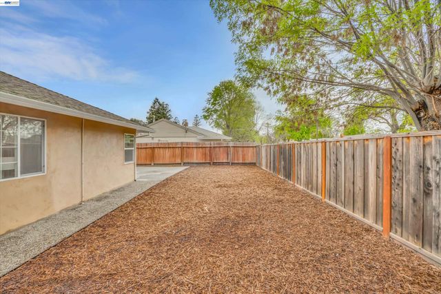 1954 Treadway Ln, Pleasant Hill, CA 94523