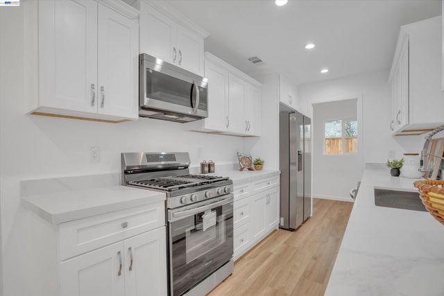 1954 Treadway Ln, Pleasant Hill, CA 94523