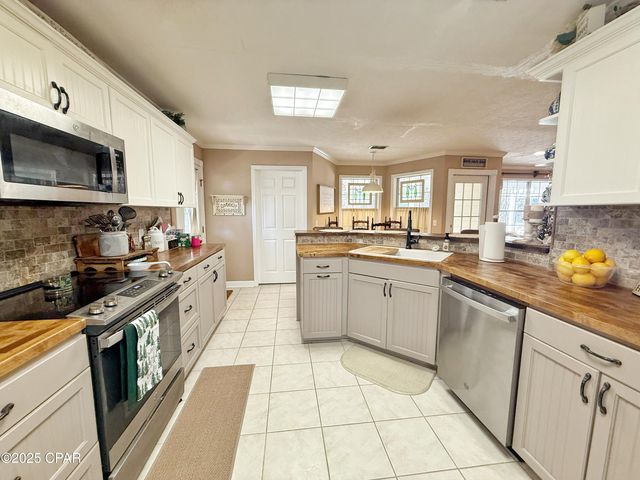 3243 5th Street, Marianna, FL 32446