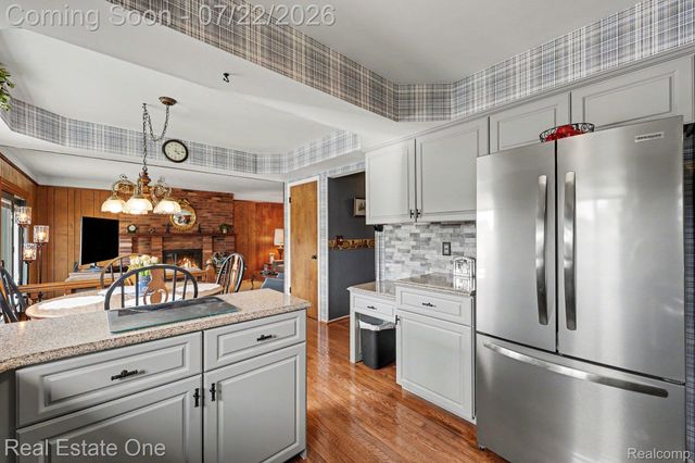1524 3 Lakes Drive, Troy, MI 48085