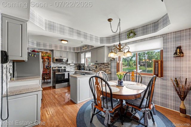 1524 3 Lakes Drive, Troy, MI 48085
