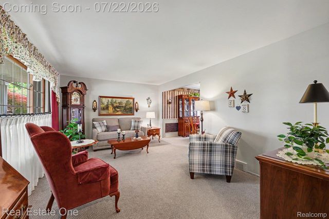 1524 3 Lakes Drive, Troy, MI 48085