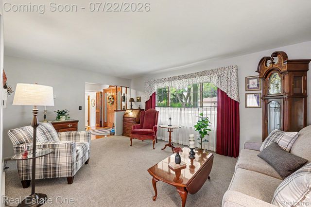 1524 3 Lakes Drive, Troy, MI 48085